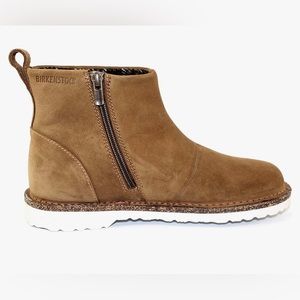 adorable like-new birkenstock melrose boots in the color tea suede!